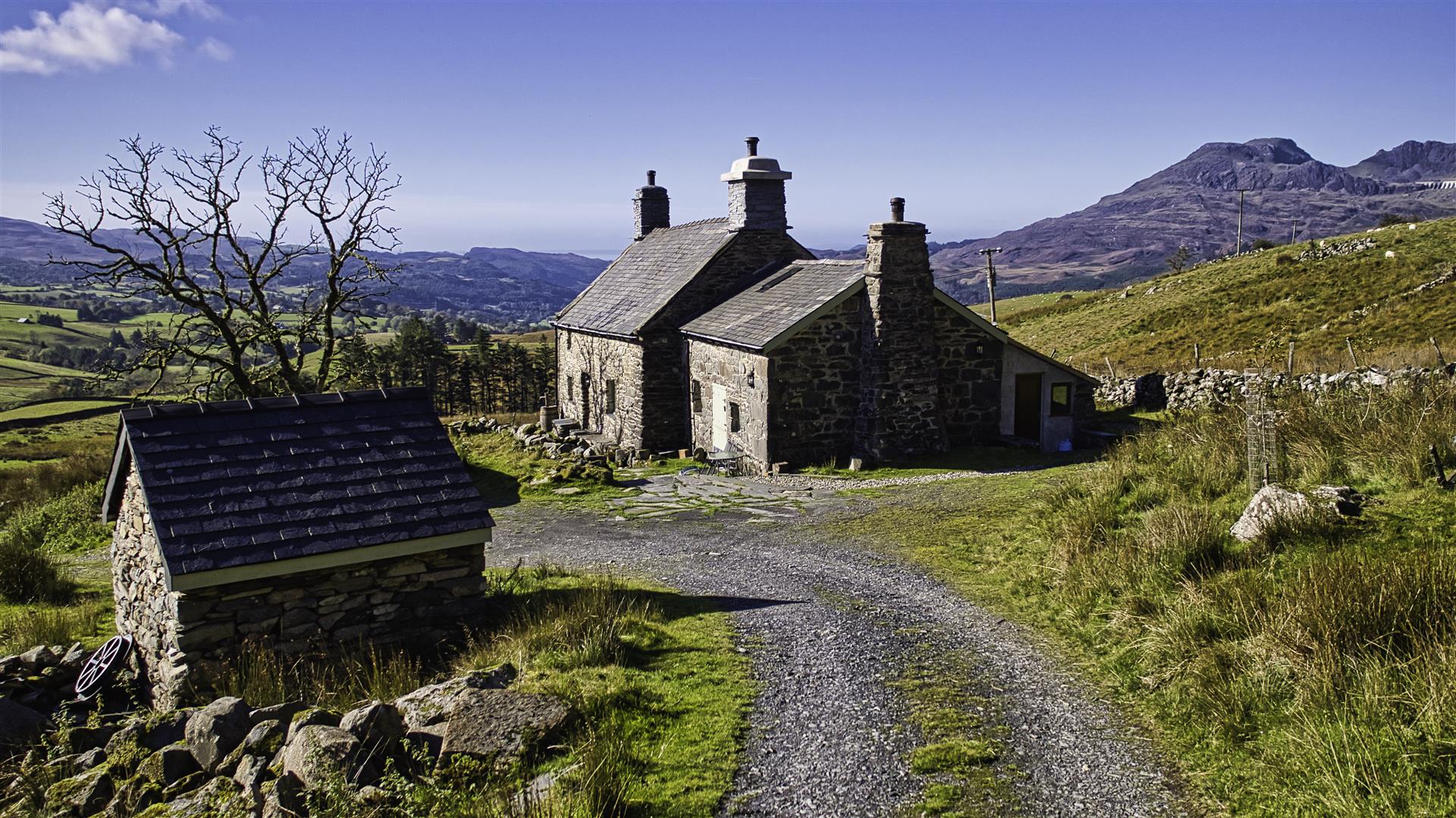 Cae Canol Farmhouse Cottage.jpeg